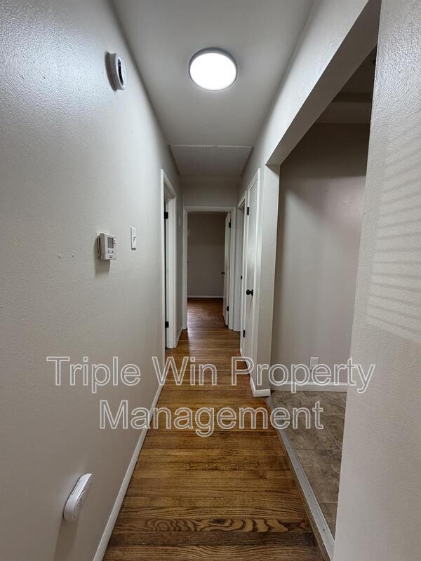 Photo - 1439 Widefields Ln