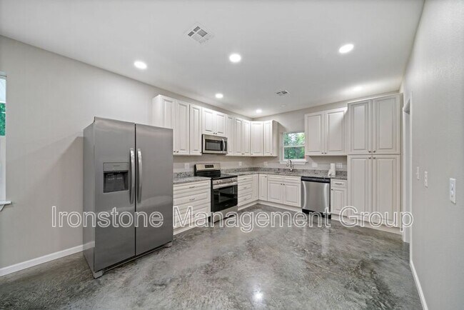 Photo - 848 S Pine St