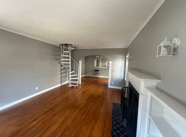 Photo - 5035 Bradford Dr