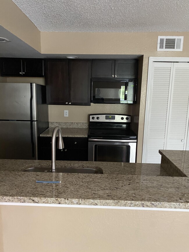 Building Photo - 4504 Commander Dr Rental