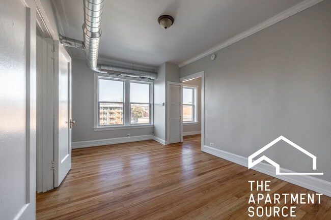 Building Photo - 2712 N Milwaukee Ave Unit 314