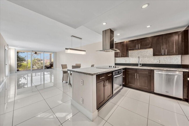 Building Photo - 3520 Oaks Way Unit 306