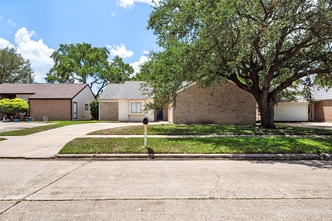 Building Photo - 930 Mesa Terrace Dr