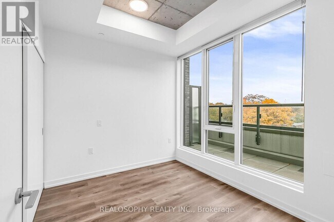 Photo - 115 Larchmount Ave Unit 504