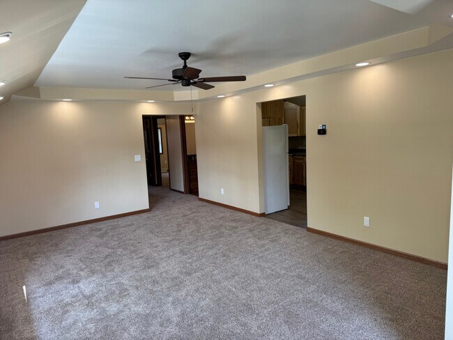 Photo - 221 E 1st St Unit Upper