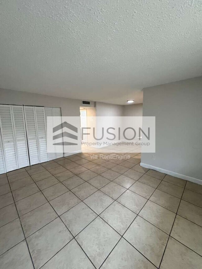 Photo - 400 NW 65th Ave Unidad Apt 111