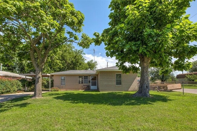 Building Photo - 745 SE 42nd St