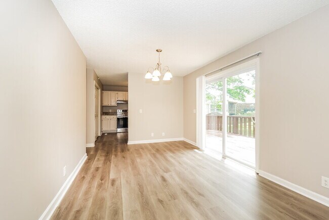 Photo - 252 Cedarmont Cir