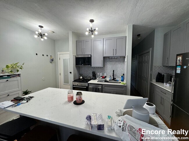 Building Photo - 120 London St Unit 9