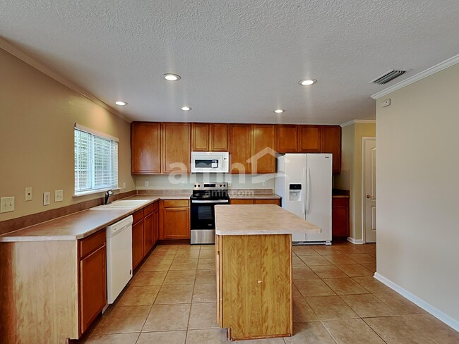 Photo - 325 Van Gogh Cir