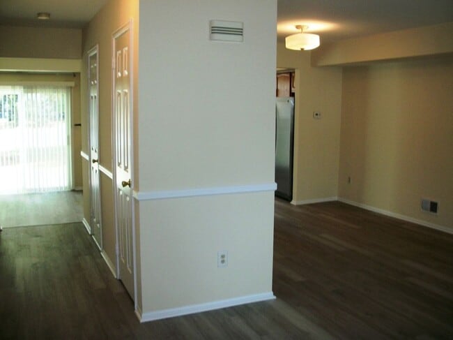 Photo - 348 Cotswold Pl