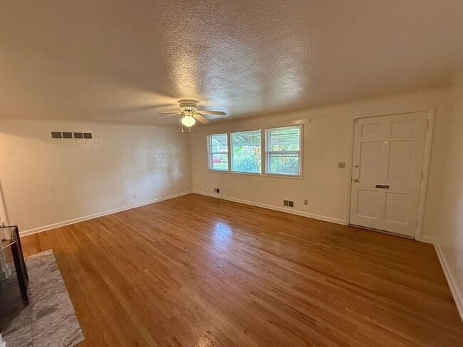 Building Photo - 2710 Englewood Ave NE Rental