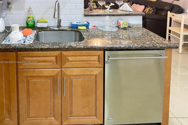 Photo - 4304 NW 9th Ave Unidad 1-1a