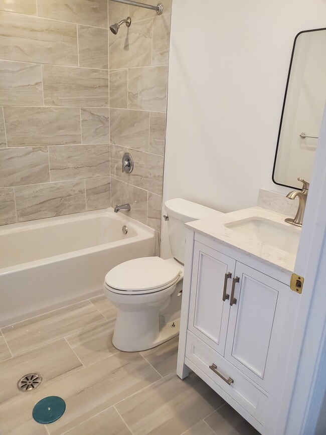 Photo - 610 N Milwaukee Ave Unidad 2