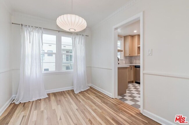 Photo - 405-404 Shirley Pl