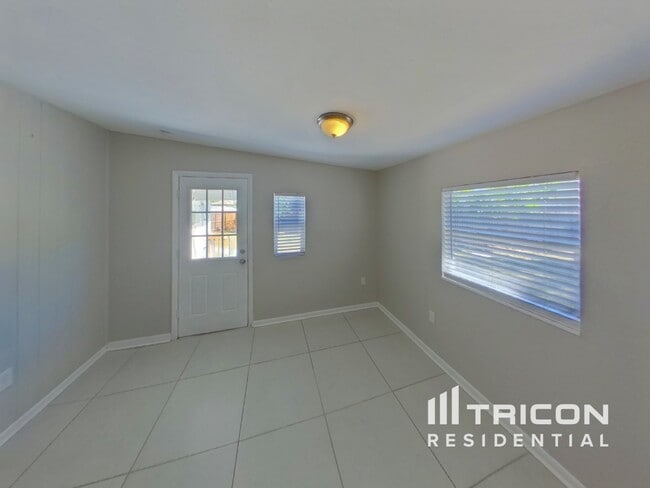 Photo - 7000 Brentford Rd