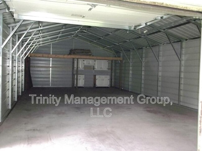 Photo - 740 Knowles Rd