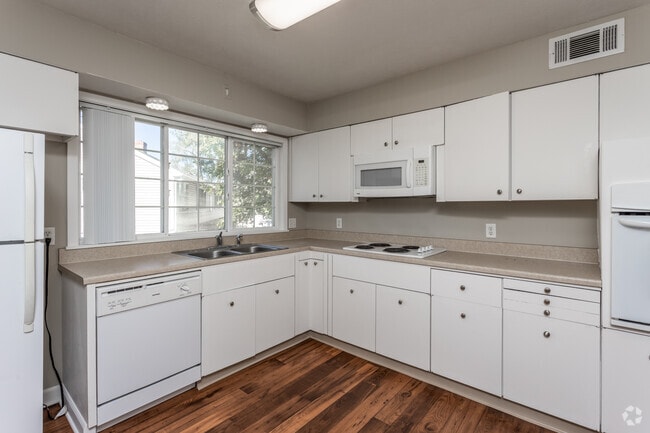 3BR, 1.5BA - 1,152 SF - Pacific Gardens Apartments