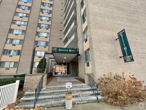 Building Photo - 1025 Hancock St Unit 1P Rental