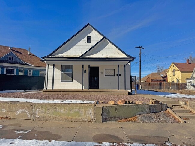 Building Photo - Charming 2-Bedroom Home with Modern Comforts and Prime Location
