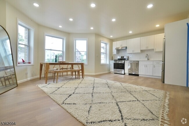 Building Photo - 103 3rd Ave Unit 2 Rental