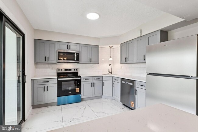 Building Photo - 106 Harvest Ln Unit G206