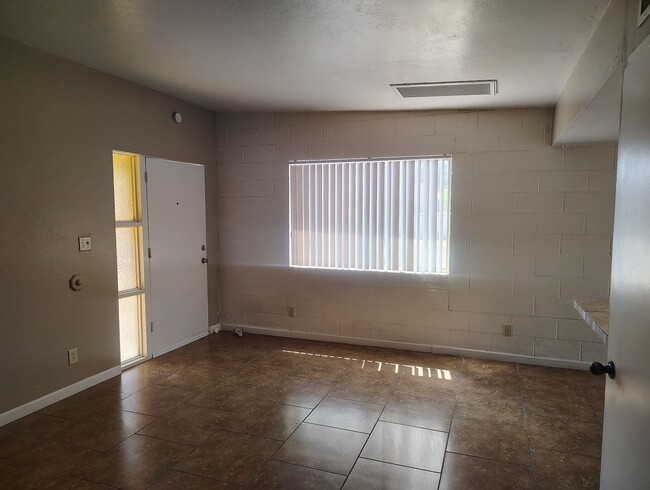 Photo - 3335 Unit #C