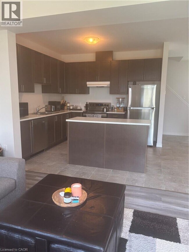 Photo - 174 Links Cres