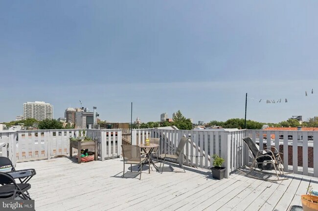 Photo - 635 Fitzwater St Unit 03