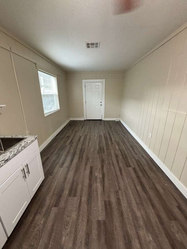 Photo - 1120 Union St S