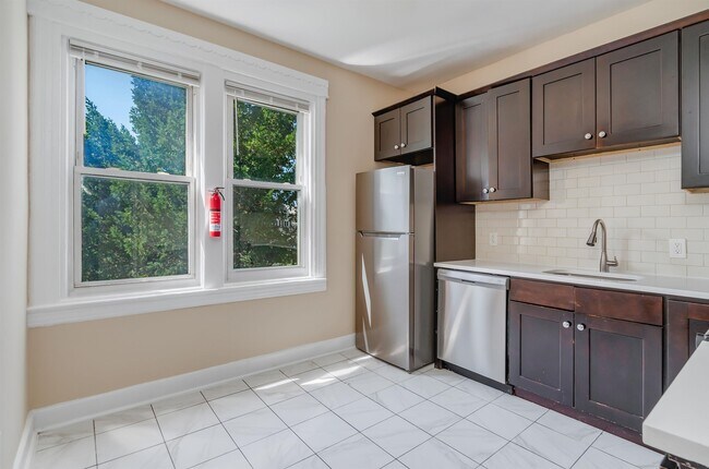 Photo - 124 W 54th St Unit 2