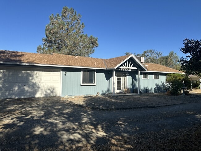 Building Photo - 33030 Rd 233