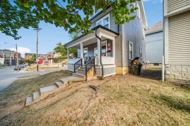 Photo - Ultimate 6-Bedroom House with Spacious Liv...