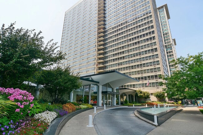 Building Photo - 3550 N Lake Shore Dr Unit APT 1121