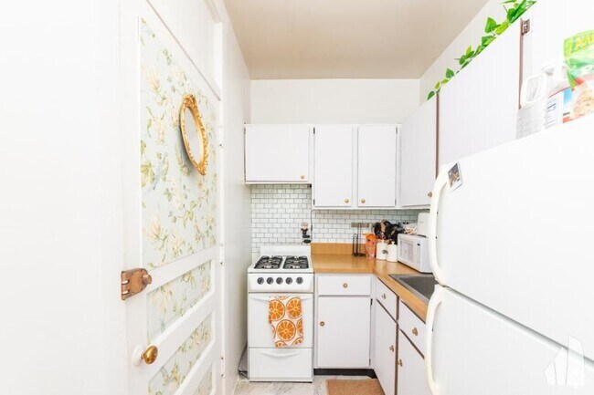 Building Photo - 1 bedroom in Chicago IL 60657 Unit 24-2A Rental