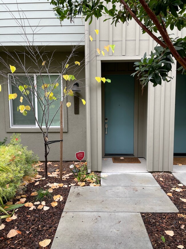 Building Photo - 158 Uptown Cir Unit 158