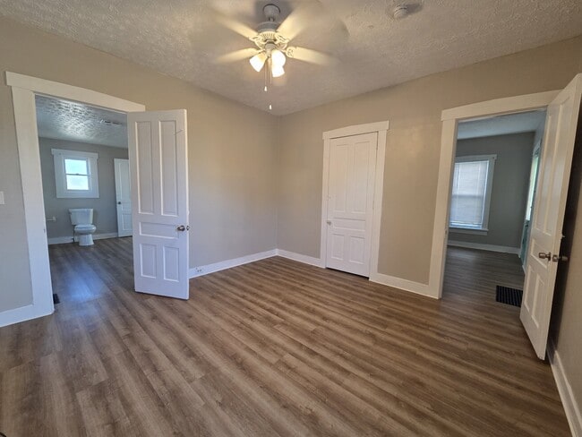 Photo - 423 Clover St