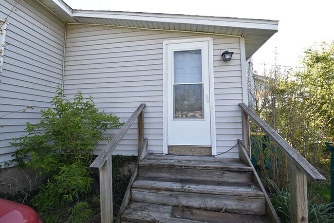 Photo - Close to Downtown Mishawaka- 2 bedroom duplex apartment