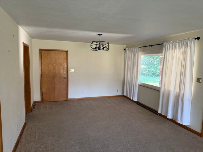 Comedor - 1011 Woodland Dr