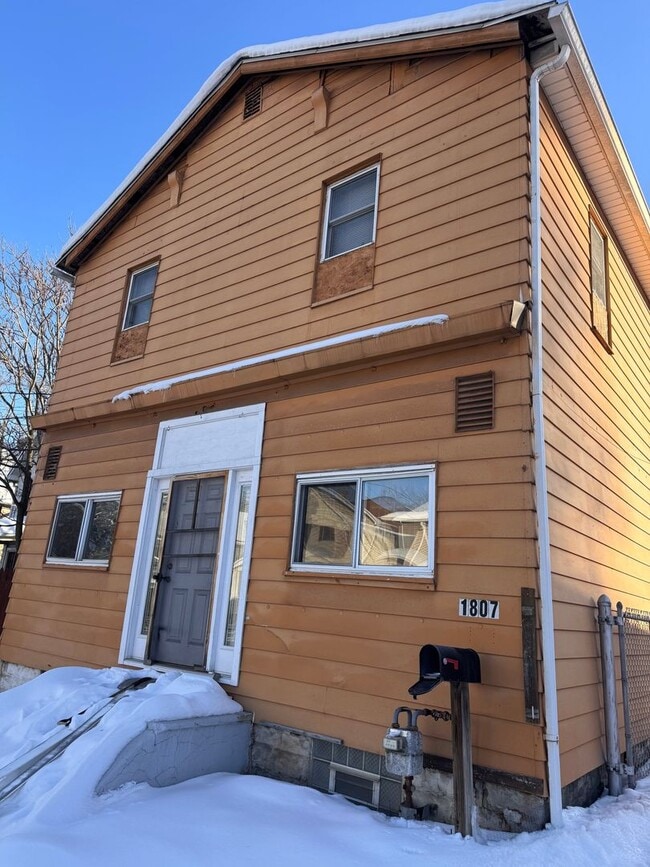 Building Photo - 1807 Moravia St Unit B