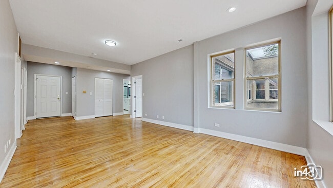Photo - 3925 W Ainslie St Unit 3