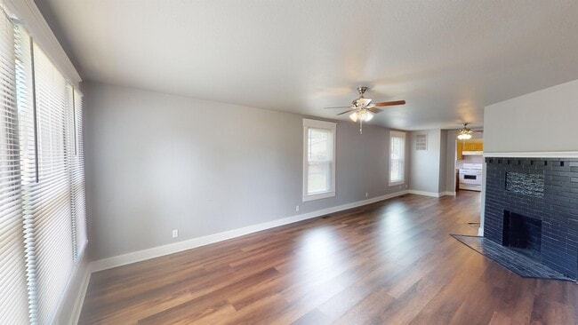 Photo - 605 S Oak St