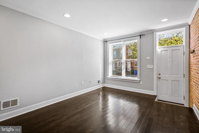 Photo - 108 S Conkling St