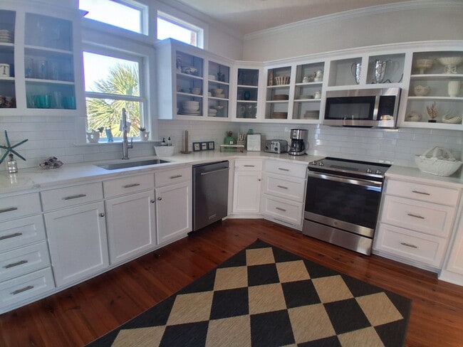 Well Lit Kitchen - 12 Seahorse Ct