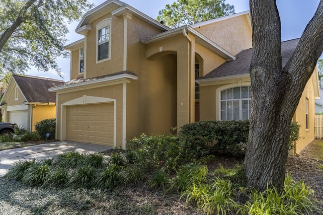 Beautiful 4/2 home Located on a tree lined... - Beautiful 4/2 home Located on a tree lined...