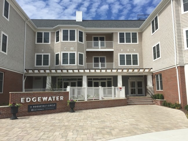 Edgewater at Queset Commons - Edgewater at Queset Commons Apartments