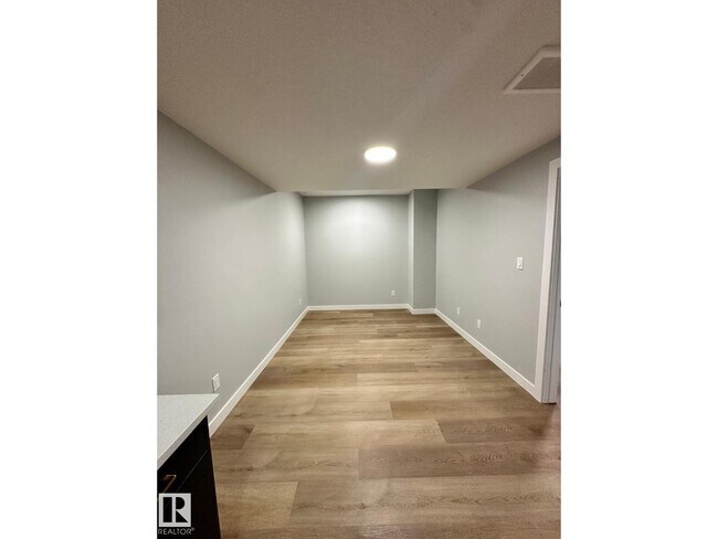 Photo - #BSMT 3922 40 AV