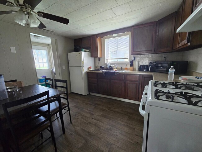 Photo - 2 Bedroom Home in Bloomington!