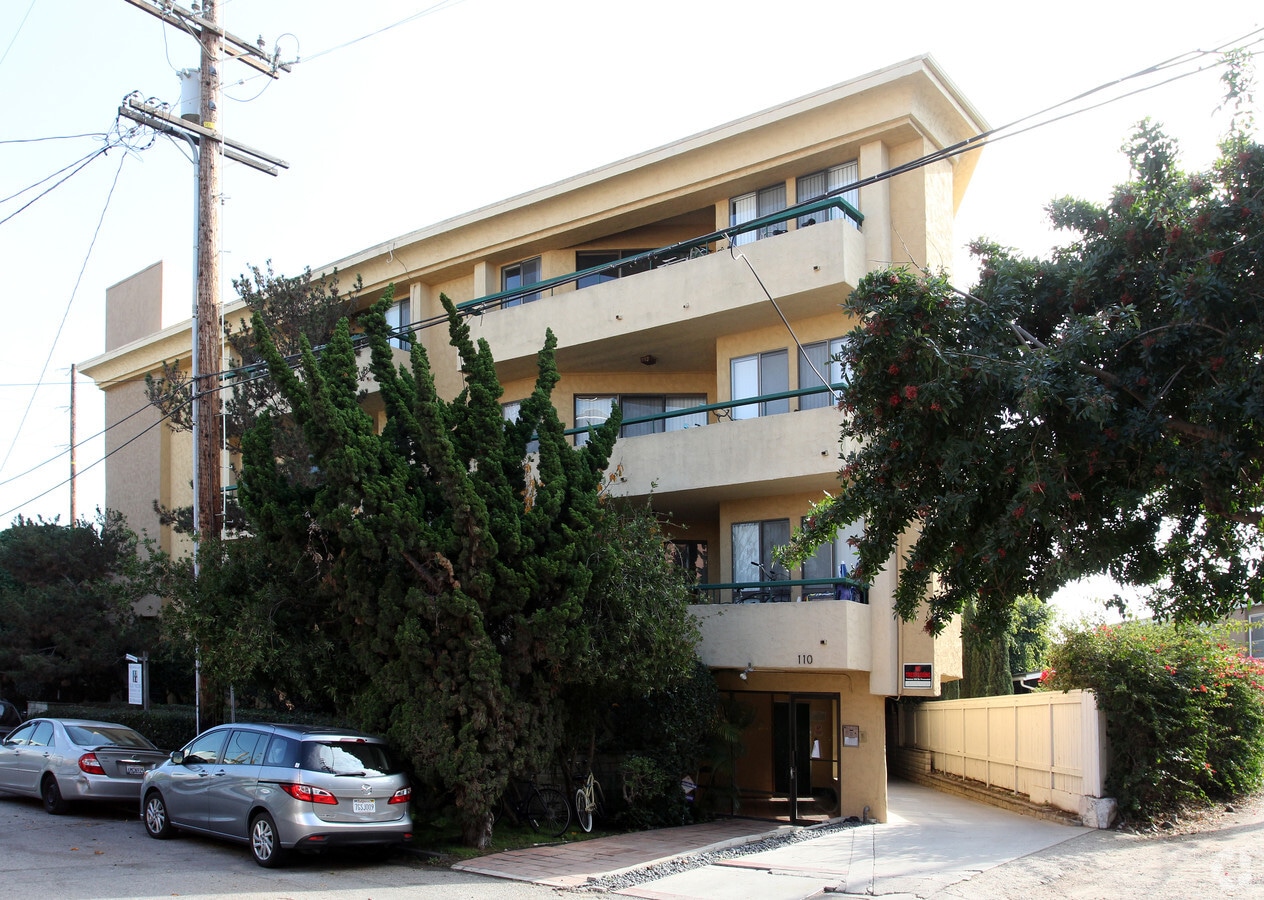 Photo - 110 Hurricane St Apartments