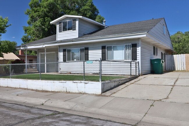 Photo - Roommate- Friendly 4 bedroom, 2 Bath Home Near UNR